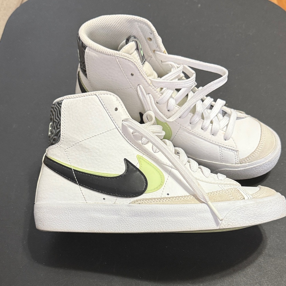 Nike Blazer Mid 77
White Black Green (GS) BOYS 5